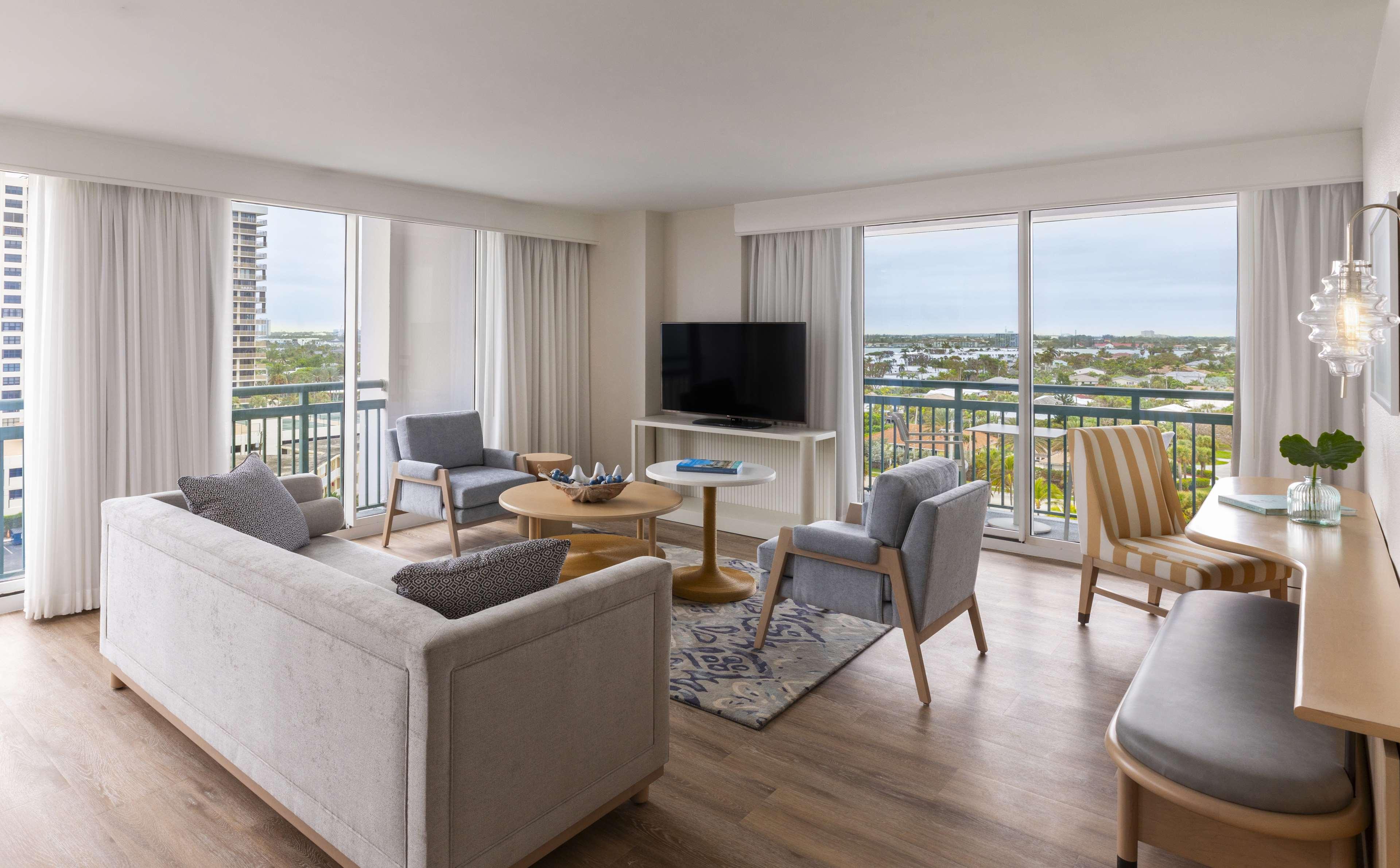 The Singer Oceanfront Resort, Curio Collection By Hilton Riviera Beach Bagian luar foto