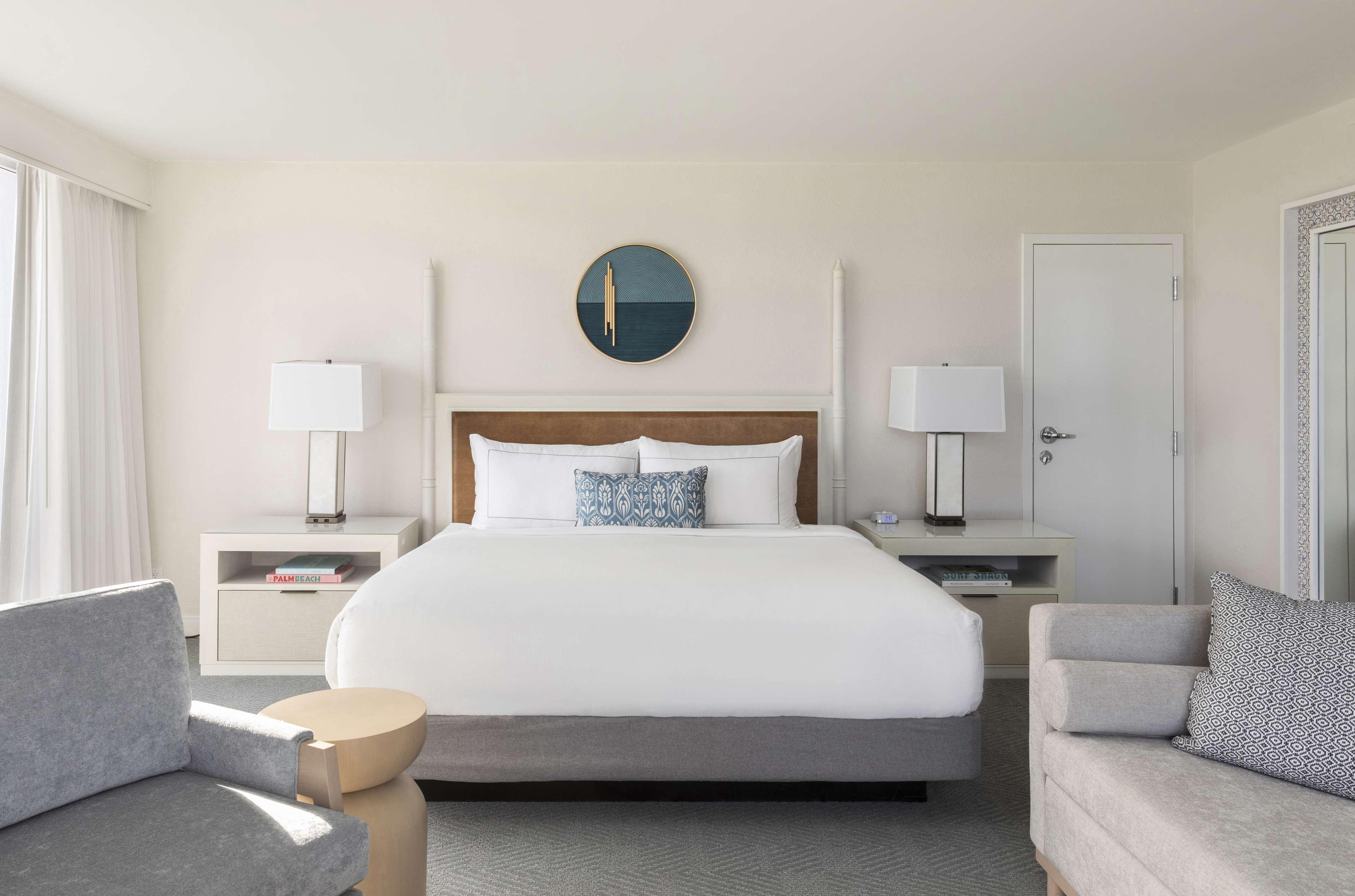The Singer Oceanfront Resort, Curio Collection By Hilton Riviera Beach Bagian luar foto
