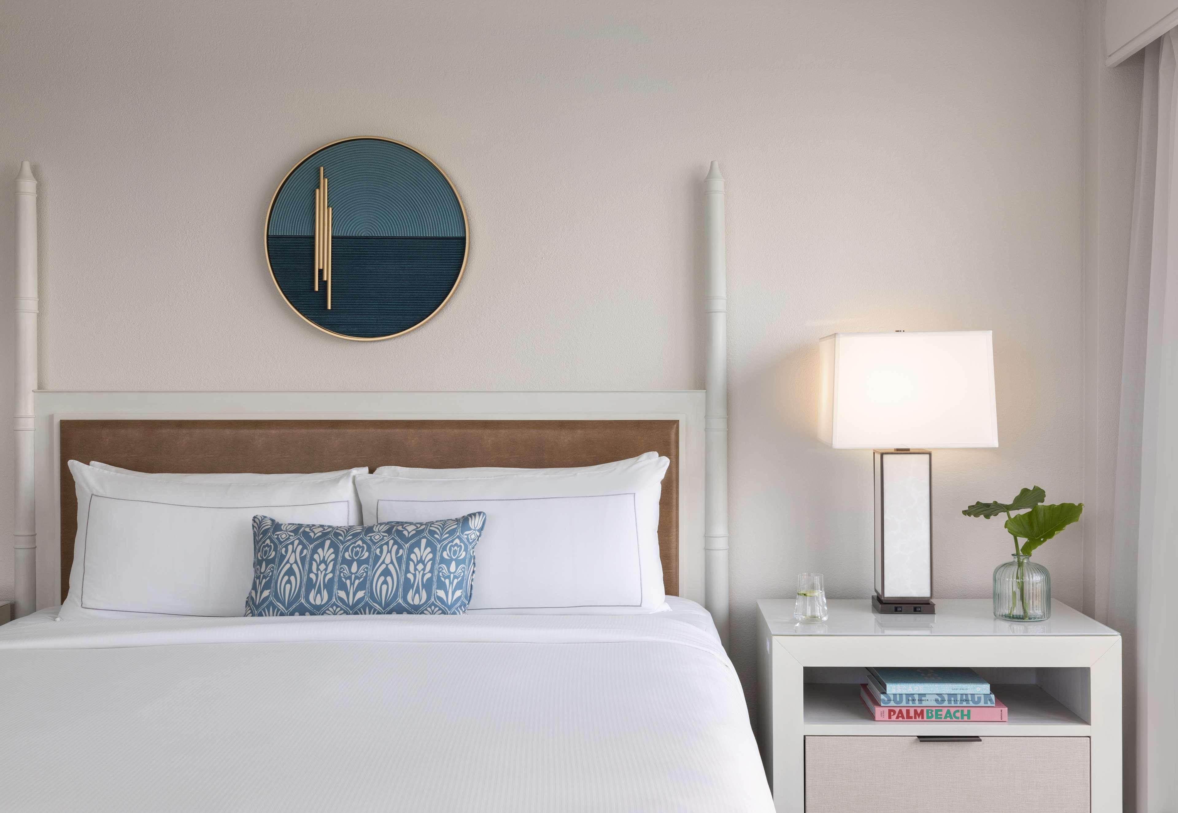 The Singer Oceanfront Resort, Curio Collection By Hilton Riviera Beach Bagian luar foto