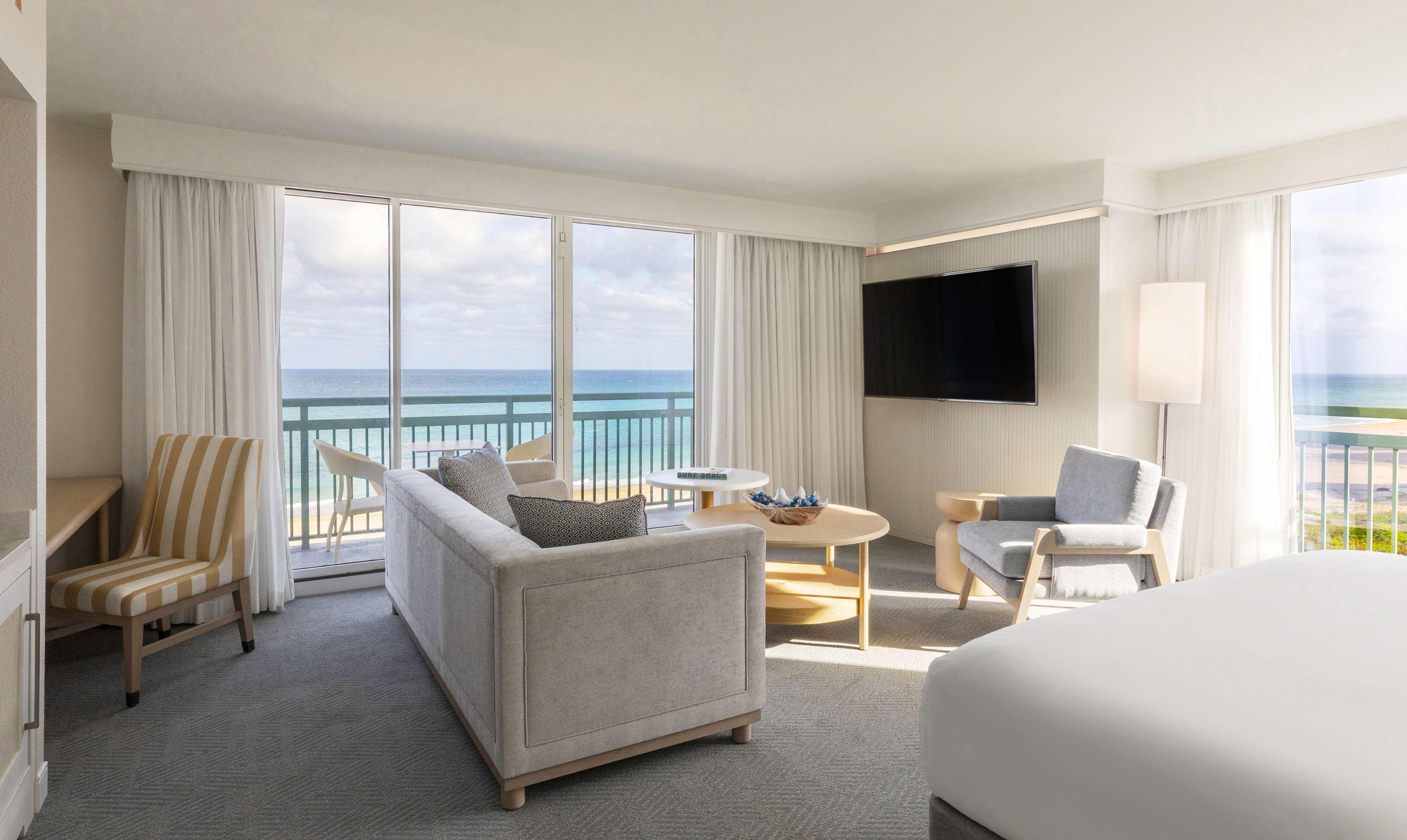 The Singer Oceanfront Resort, Curio Collection By Hilton Riviera Beach Bagian luar foto