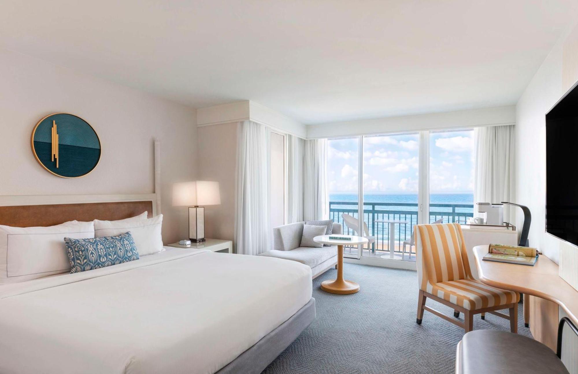 The Singer Oceanfront Resort, Curio Collection By Hilton Riviera Beach Bagian luar foto