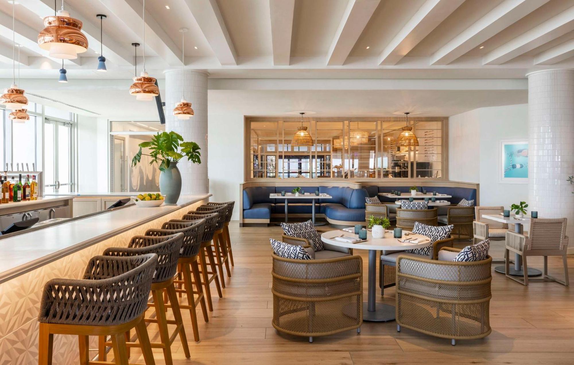 The Singer Oceanfront Resort, Curio Collection By Hilton Riviera Beach Bagian luar foto