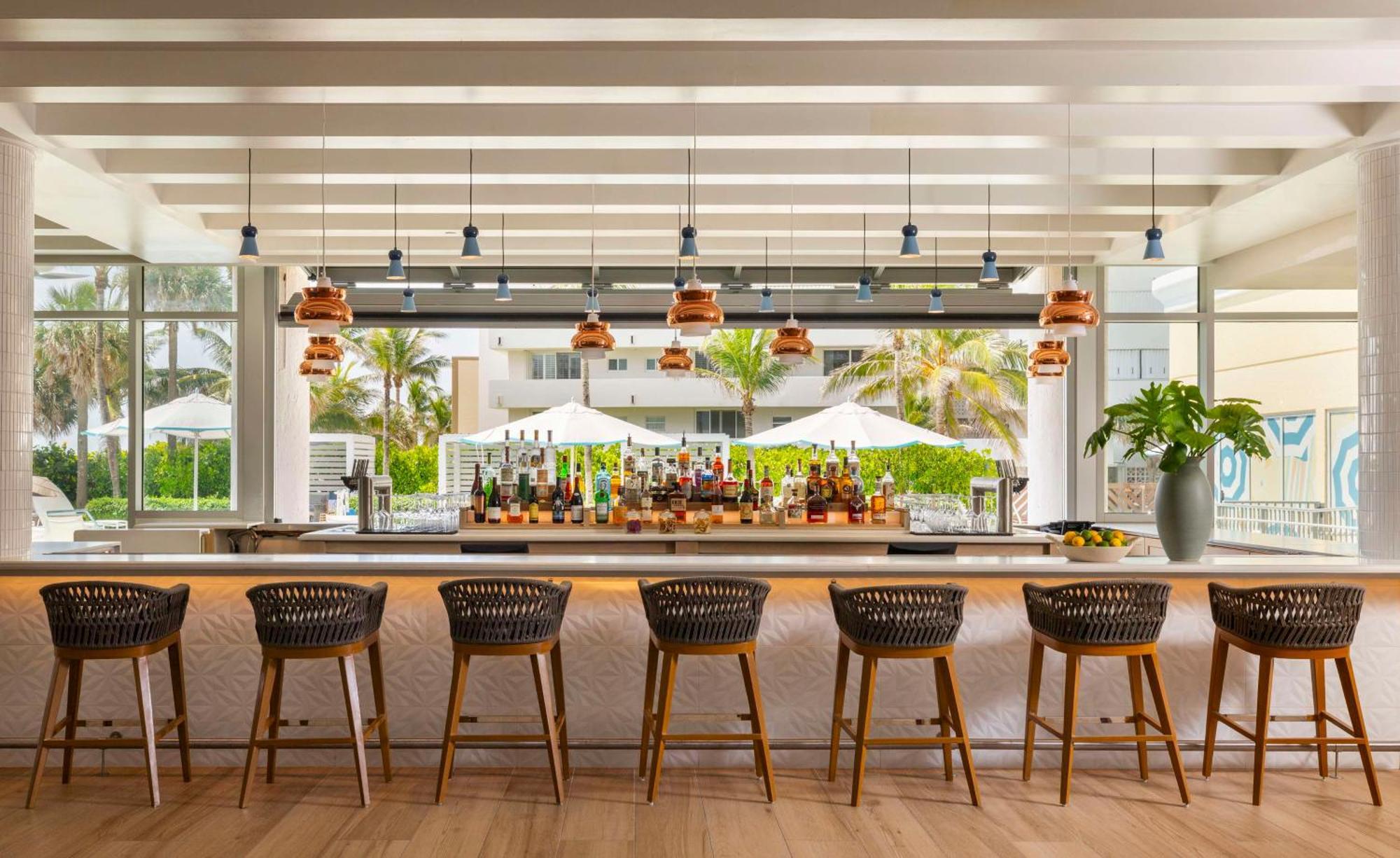 The Singer Oceanfront Resort, Curio Collection By Hilton Riviera Beach Bagian luar foto