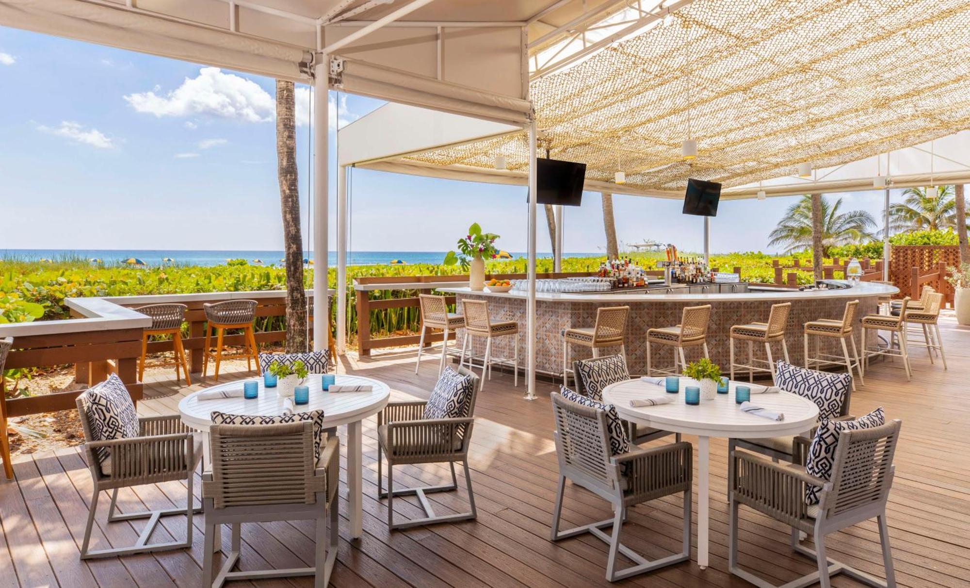 The Singer Oceanfront Resort, Curio Collection By Hilton Riviera Beach Bagian luar foto