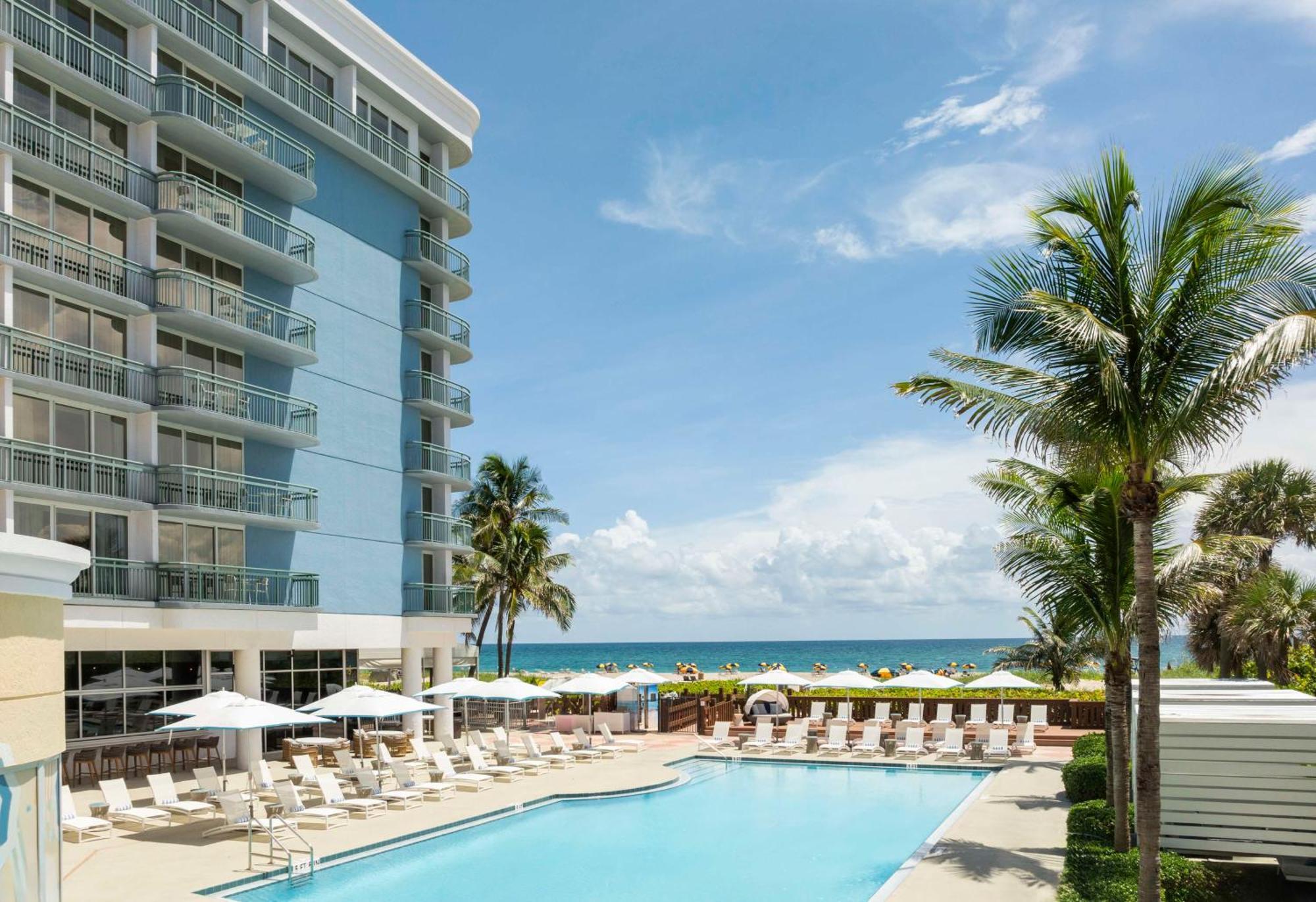 The Singer Oceanfront Resort, Curio Collection By Hilton Riviera Beach Bagian luar foto