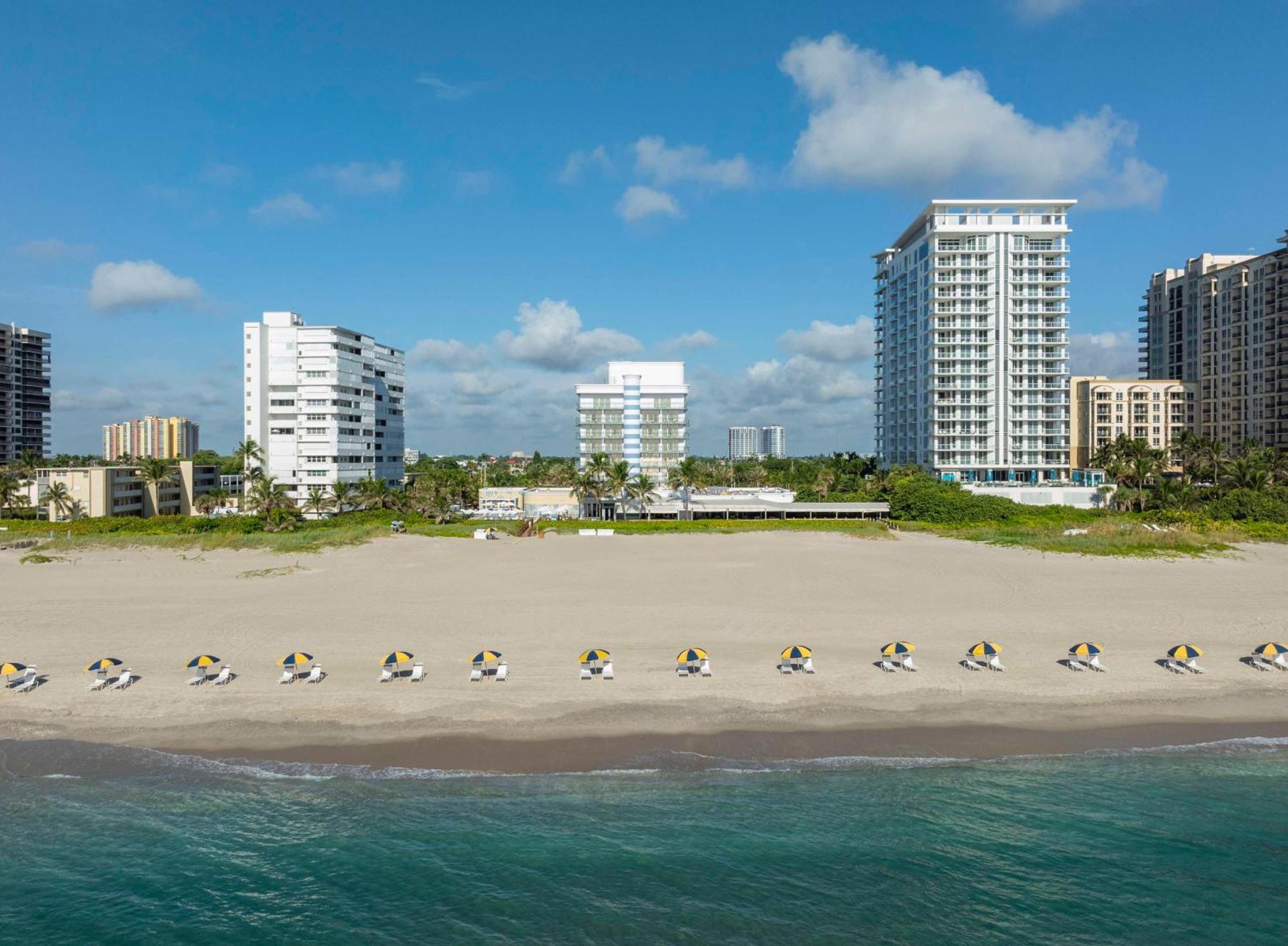 The Singer Oceanfront Resort, Curio Collection By Hilton Riviera Beach Bagian luar foto