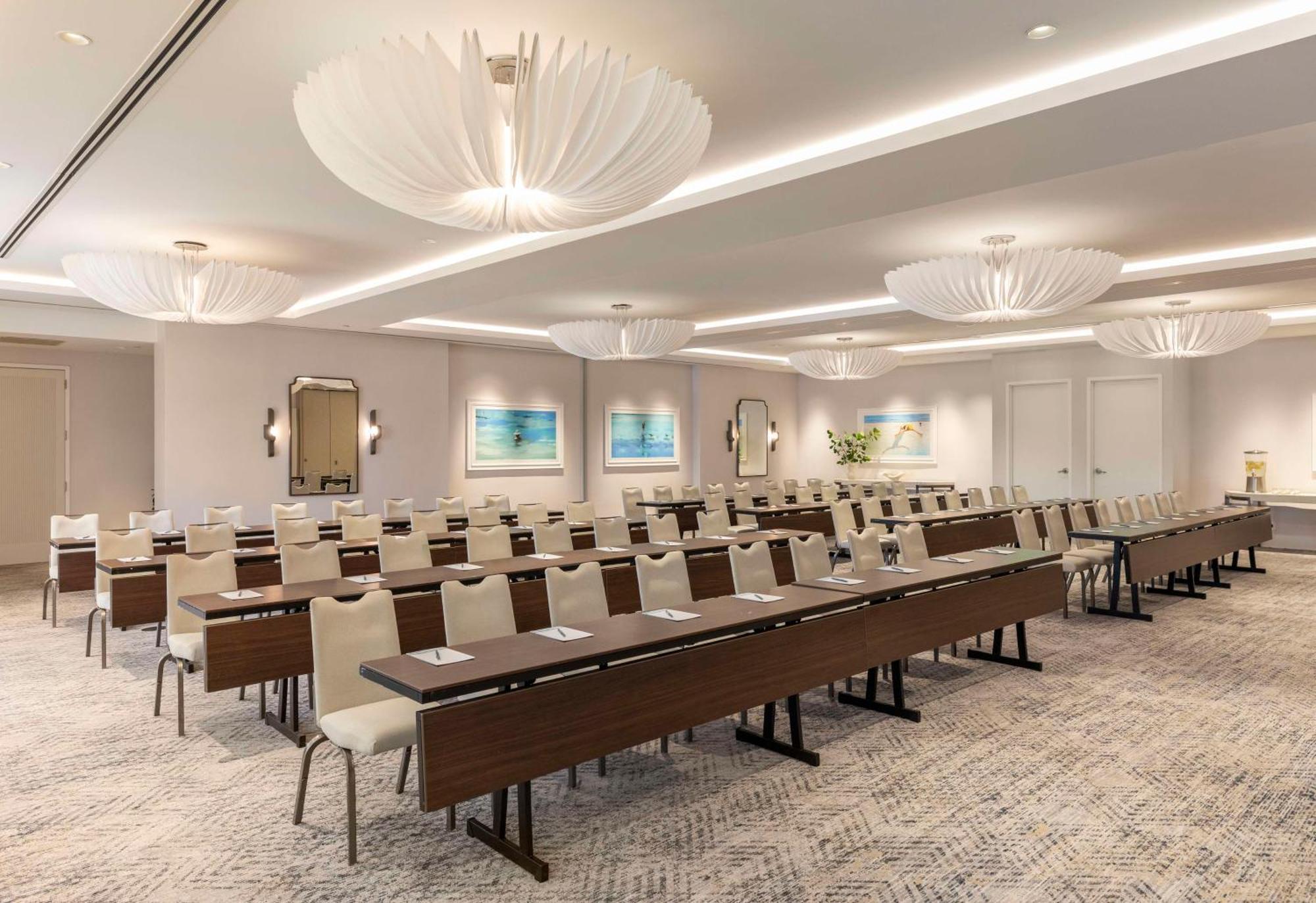 The Singer Oceanfront Resort, Curio Collection By Hilton Riviera Beach Bagian luar foto
