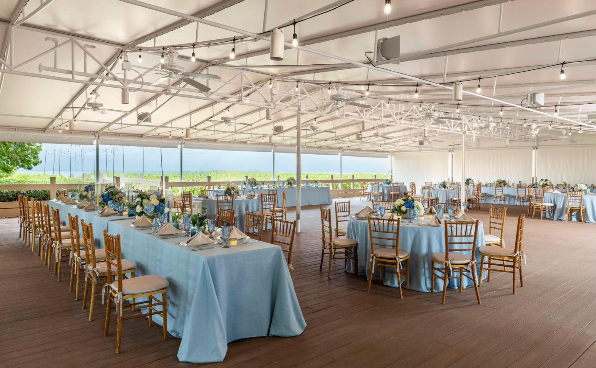 The Singer Oceanfront Resort, Curio Collection By Hilton Riviera Beach Bagian luar foto