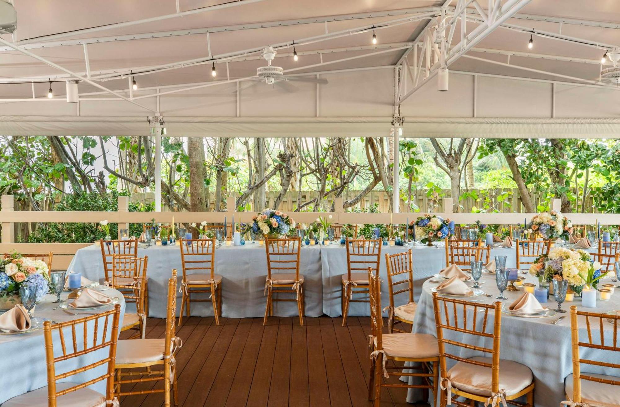 The Singer Oceanfront Resort, Curio Collection By Hilton Riviera Beach Bagian luar foto