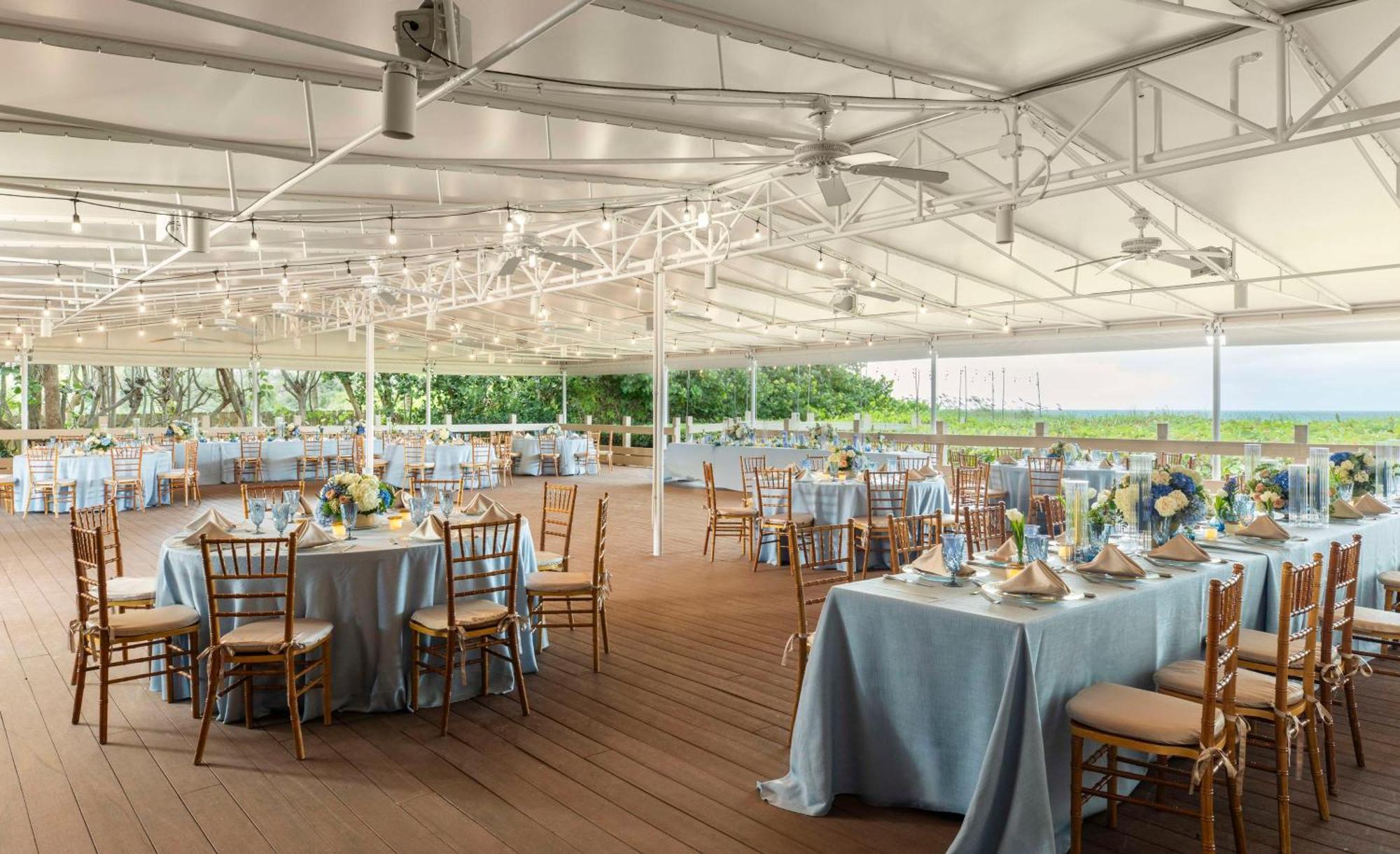 The Singer Oceanfront Resort, Curio Collection By Hilton Riviera Beach Bagian luar foto